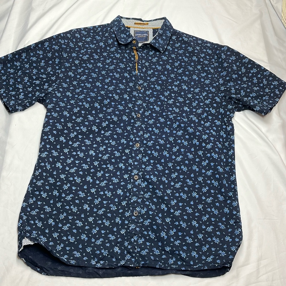 Across The Pond Men’s Flowered Button-down Shirt XL